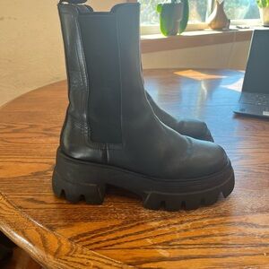 Black Thursday boots